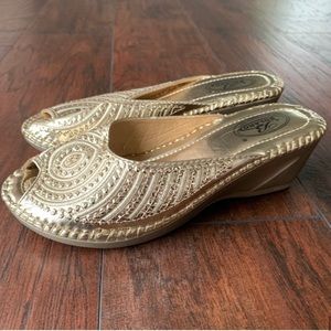 NWOT Bolaro Mettalic Sandal Wedge 6.5